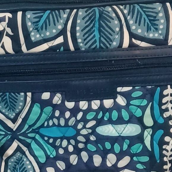 VERA BRADLEY Blue Paisley Quilted Crossbody - Picture 2 of 4